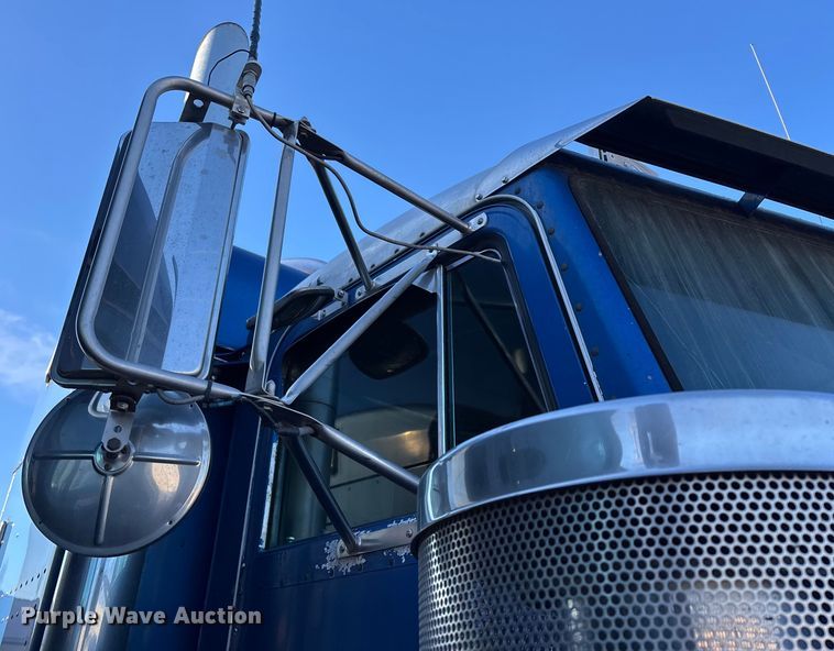 image for item FG0002 1994 Peterbilt 379 semi truck