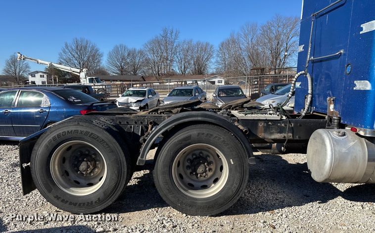 image for item FG0002 1994 Peterbilt 379 semi truck