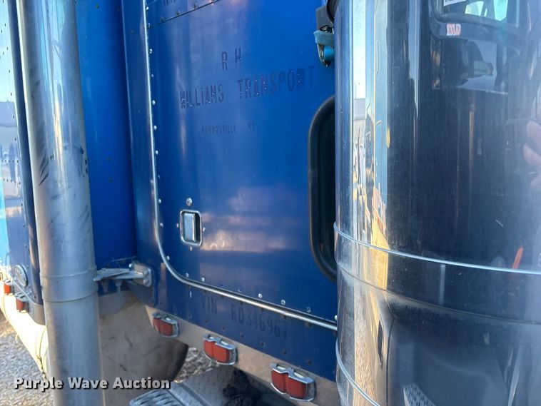 image for item FG0002 1994 Peterbilt 379 semi truck