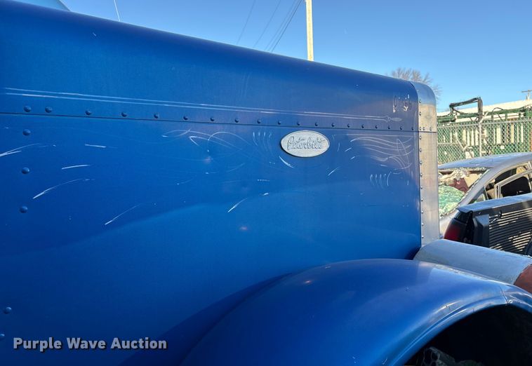 image for item FG0002 1994 Peterbilt 379 semi truck
