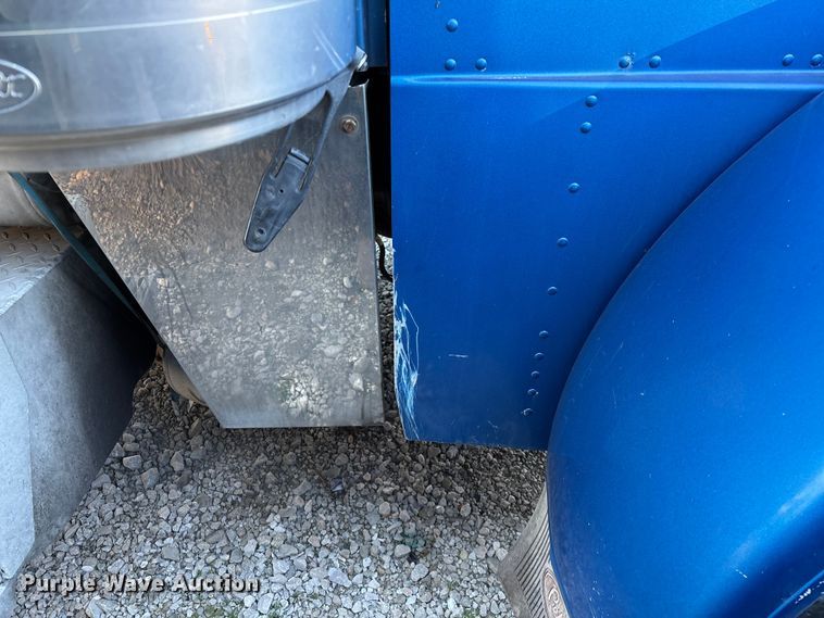 image for item FG0002 1994 Peterbilt 379 semi truck