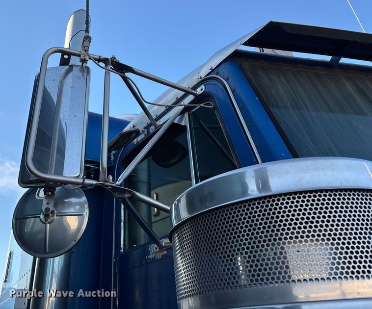 image for item FG0002 1994 Peterbilt 379 semi truck