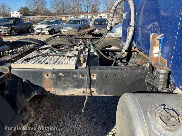 image for item FG0002 1994 Peterbilt 379 semi truck