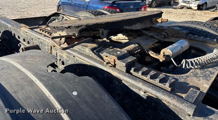 image for item FG0002 1994 Peterbilt 379 semi truck