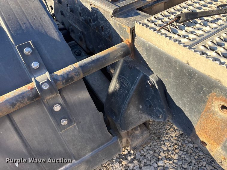 image for item FG0002 1994 Peterbilt 379 semi truck