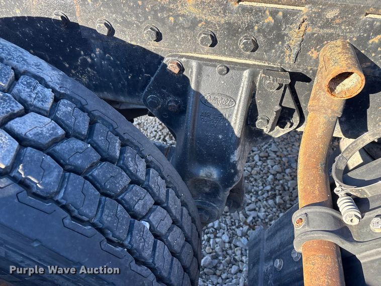 image for item FG0002 1994 Peterbilt 379 semi truck