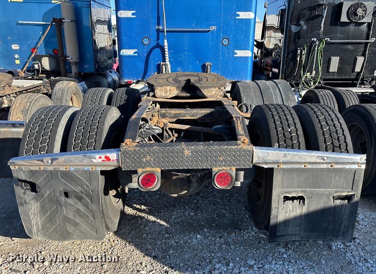 image for item FG0002 1994 Peterbilt 379 semi truck