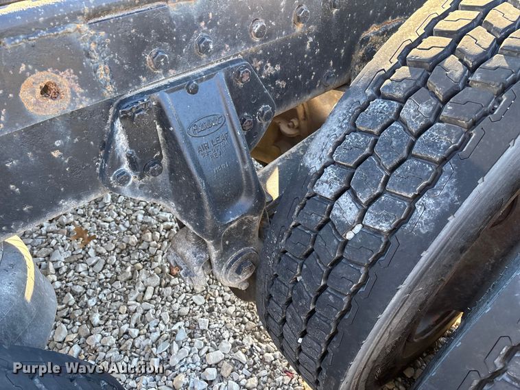 image for item FG0002 1994 Peterbilt 379 semi truck