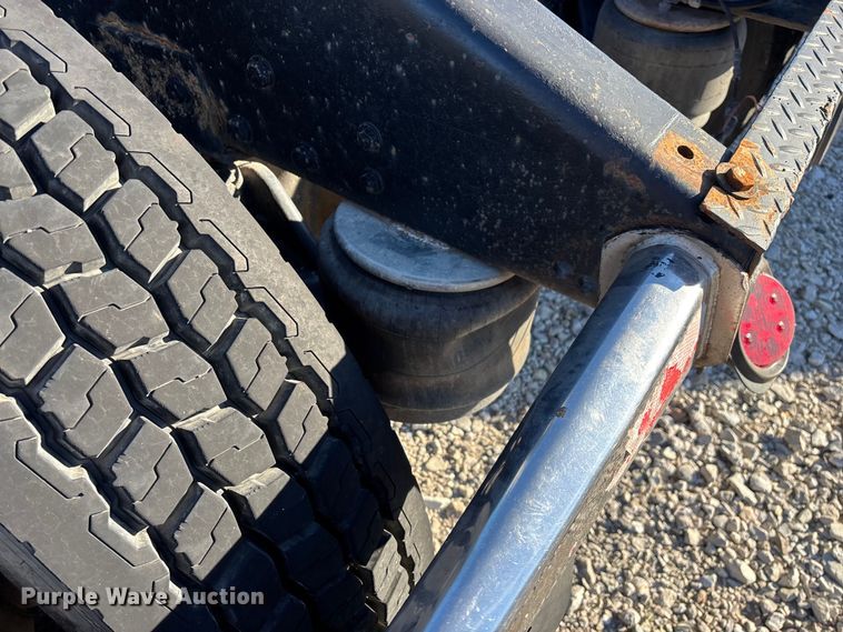 image for item FG0002 1994 Peterbilt 379 semi truck