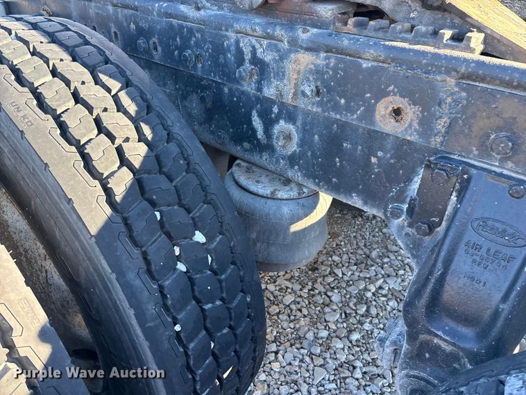 image for item FG0002 1994 Peterbilt 379 semi truck