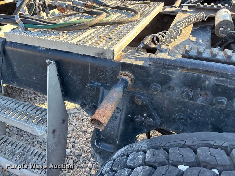 image for item FG0002 1994 Peterbilt 379 semi truck