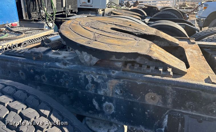 image for item FG0002 1994 Peterbilt 379 semi truck