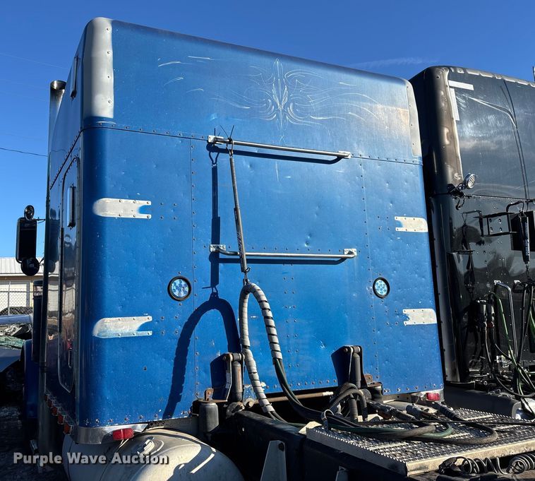 image for item FG0002 1994 Peterbilt 379 semi truck