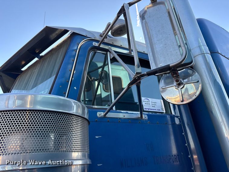 image for item FG0002 1994 Peterbilt 379 semi truck