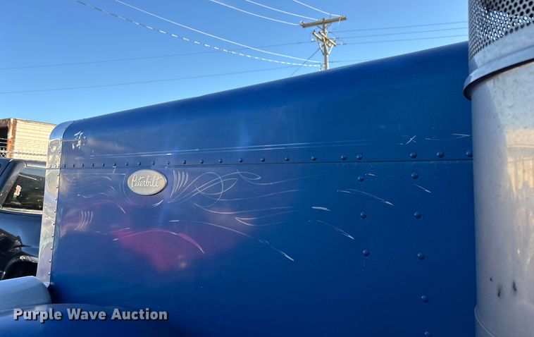 image for item FG0002 1994 Peterbilt 379 semi truck