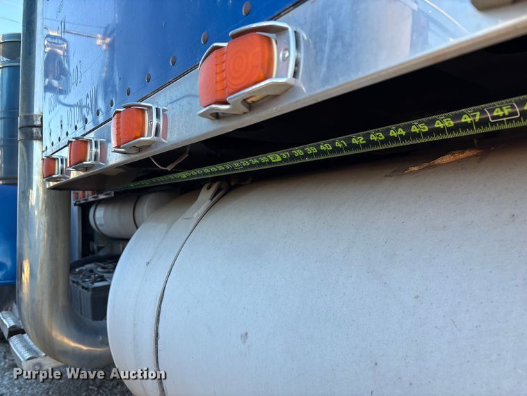 image for item FG0002 1994 Peterbilt 379 semi truck