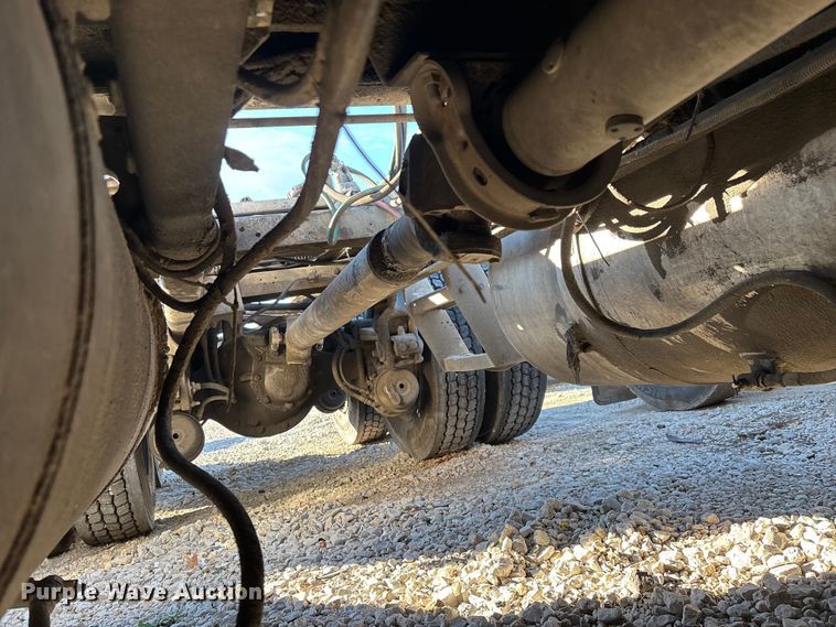 image for item FG0002 1994 Peterbilt 379 semi truck