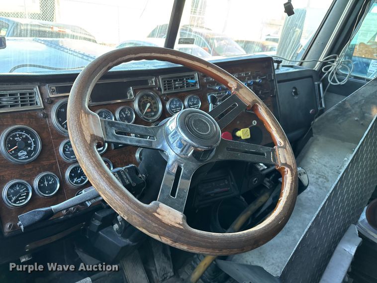 image for item FG0002 1994 Peterbilt 379 semi truck