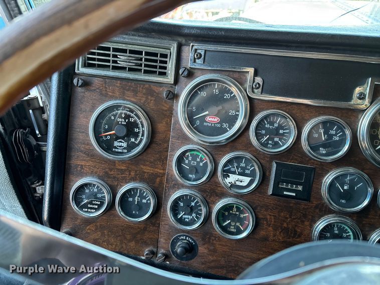 image for item FG0002 1994 Peterbilt 379 semi truck