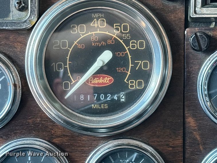 image for item FG0002 1994 Peterbilt 379 semi truck