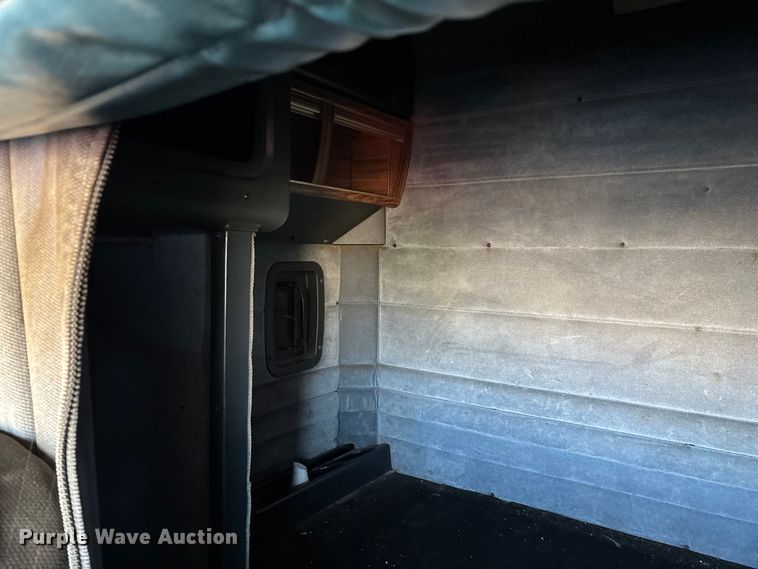 image for item FG0002 1994 Peterbilt 379 semi truck