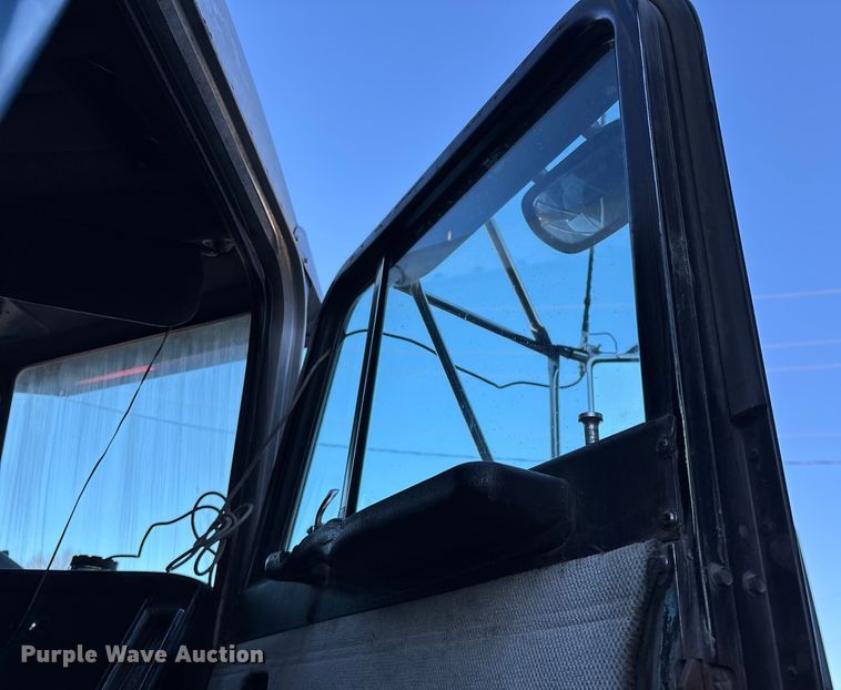 image for item FG0002 1994 Peterbilt 379 semi truck