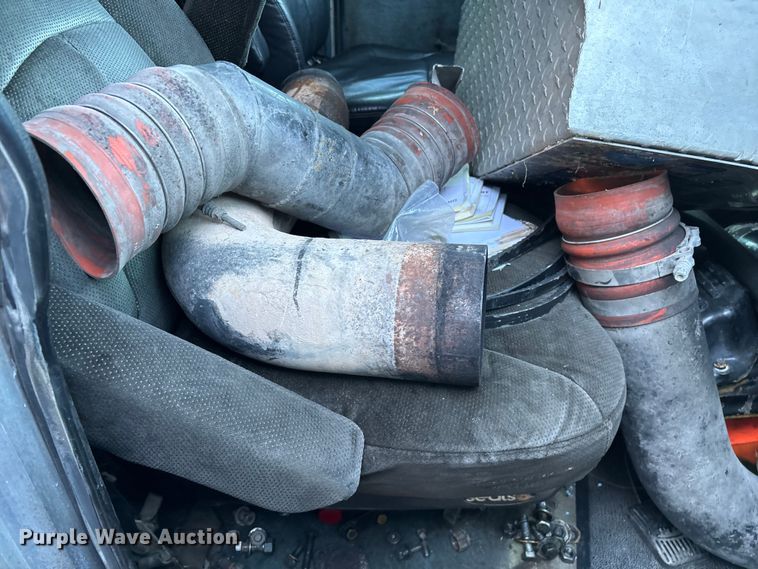 image for item FG0002 1994 Peterbilt 379 semi truck