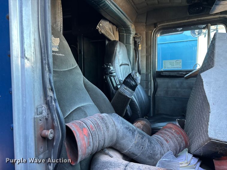 image for item FG0002 1994 Peterbilt 379 semi truck