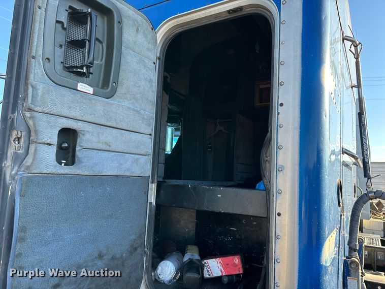 image for item FG0002 1994 Peterbilt 379 semi truck