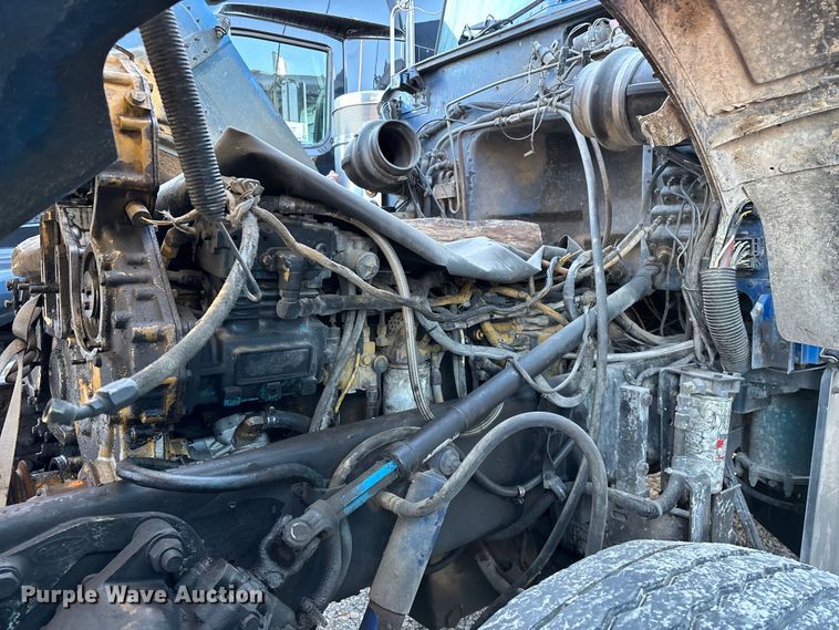 image for item FG0002 1994 Peterbilt 379 semi truck