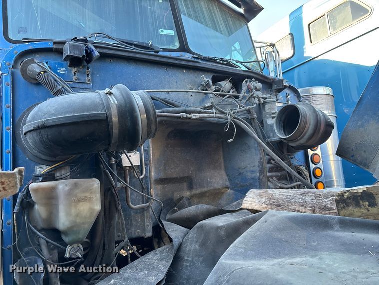 image for item FG0002 1994 Peterbilt 379 semi truck