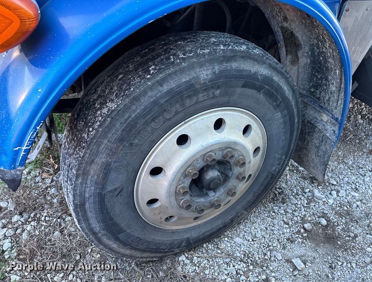 image for item FG0002 1994 Peterbilt 379 semi truck