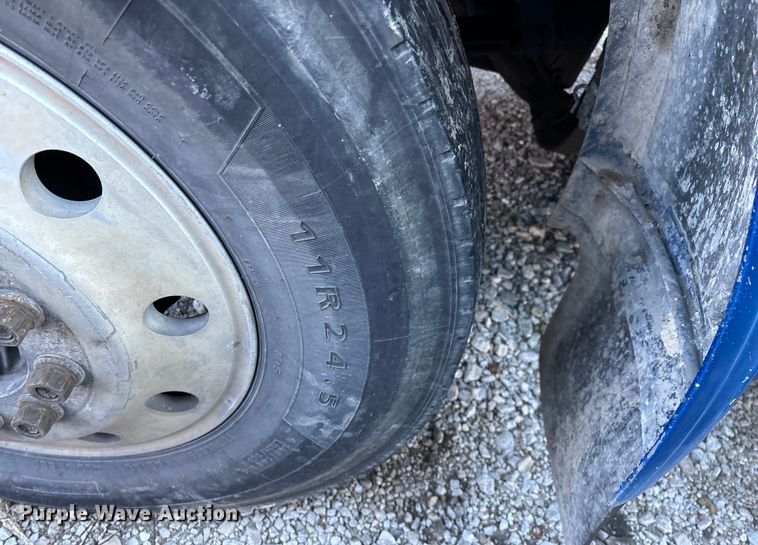 image for item FG0002 1994 Peterbilt 379 semi truck