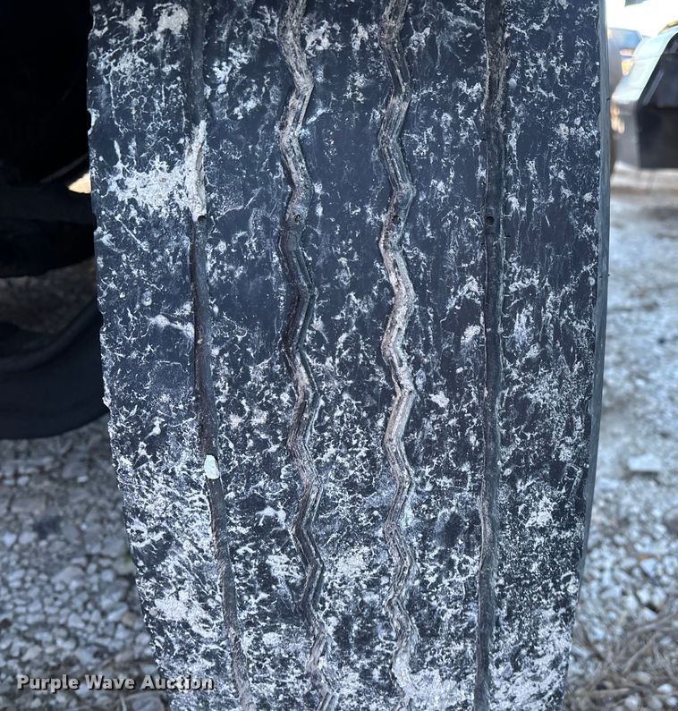 image for item FG0002 1994 Peterbilt 379 semi truck