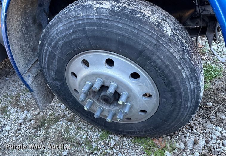 image for item FG0002 1994 Peterbilt 379 semi truck