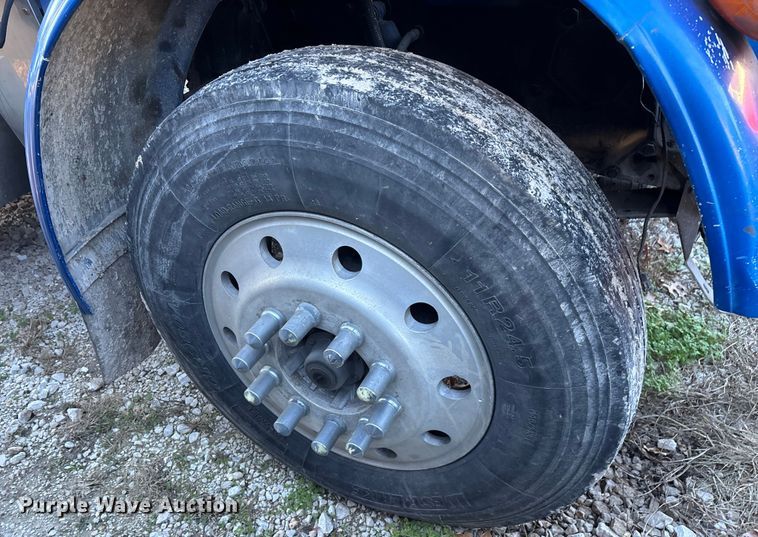 image for item FG0002 1994 Peterbilt 379 semi truck