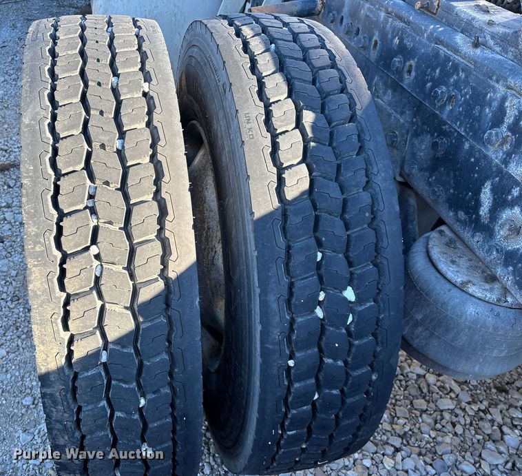 image for item FG0002 1994 Peterbilt 379 semi truck