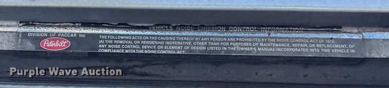 image for item FG0002 1994 Peterbilt 379 semi truck