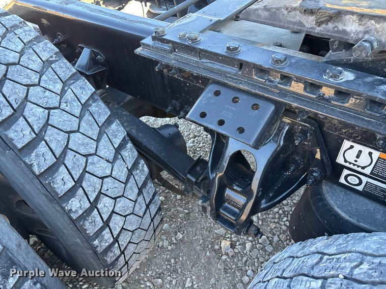 image for item FG0003 2020 Peterbilt 579 semi truck