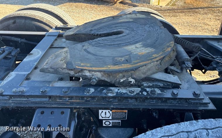 image for item FG0003 2020 Peterbilt 579 semi truck