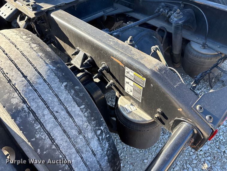 image for item FG0003 2020 Peterbilt 579 semi truck