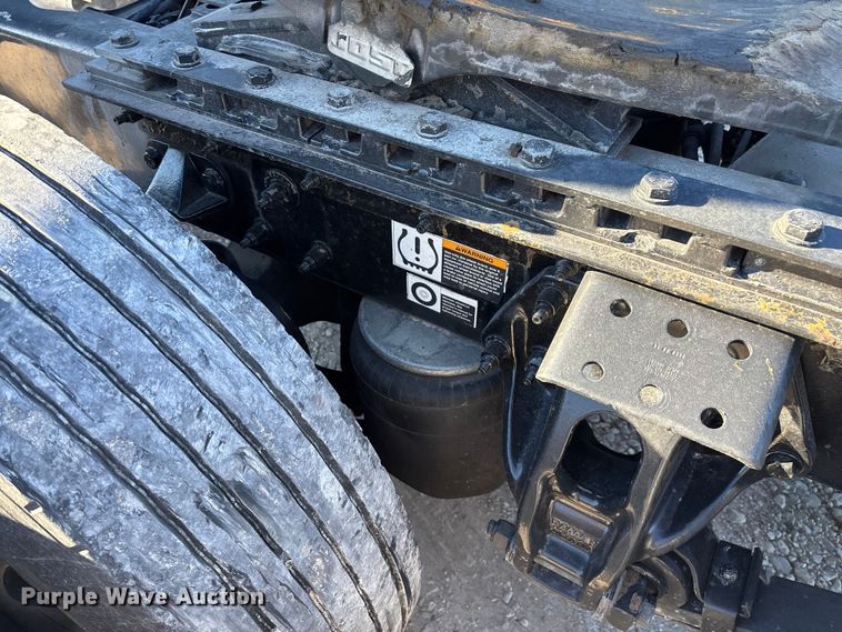 image for item FG0003 2020 Peterbilt 579 semi truck