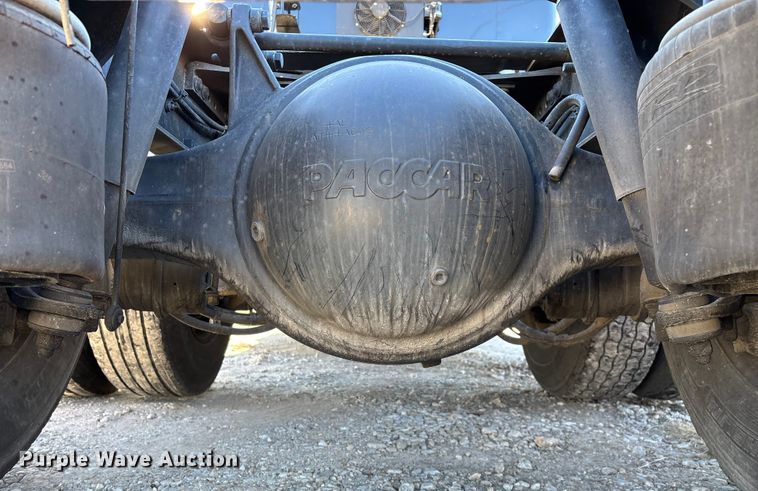 image for item FG0003 2020 Peterbilt 579 semi truck