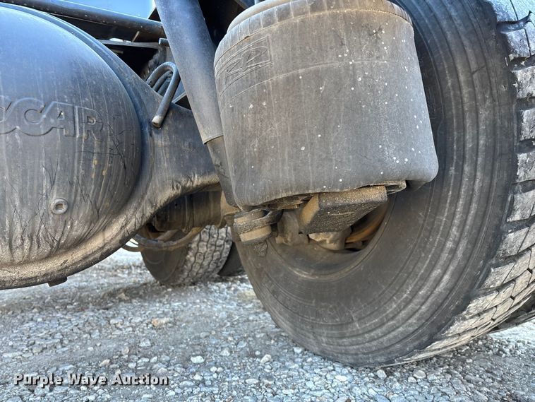 image for item FG0003 2020 Peterbilt 579 semi truck