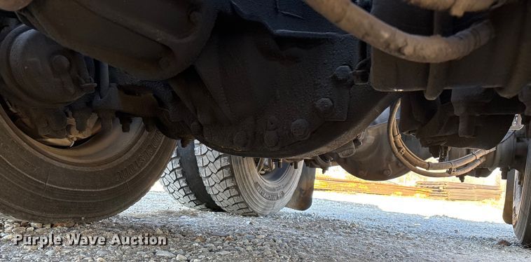 image for item FG0003 2020 Peterbilt 579 semi truck