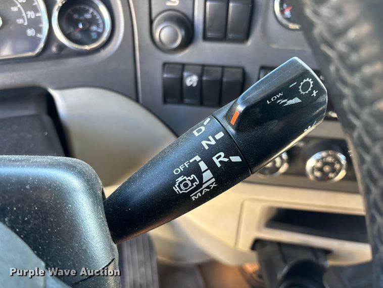 image for item FG0003 2020 Peterbilt 579 semi truck