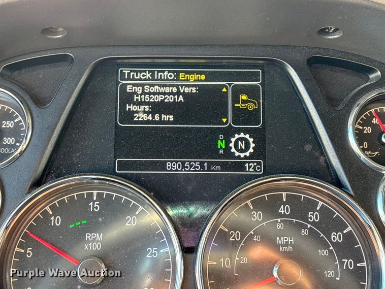 image for item FG0003 2020 Peterbilt 579 semi truck