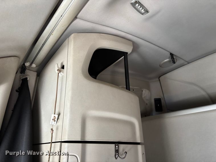 image for item FG0003 2020 Peterbilt 579 semi truck