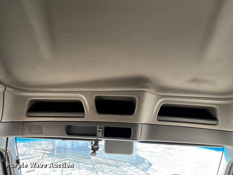 image for item FG0003 2020 Peterbilt 579 semi truck