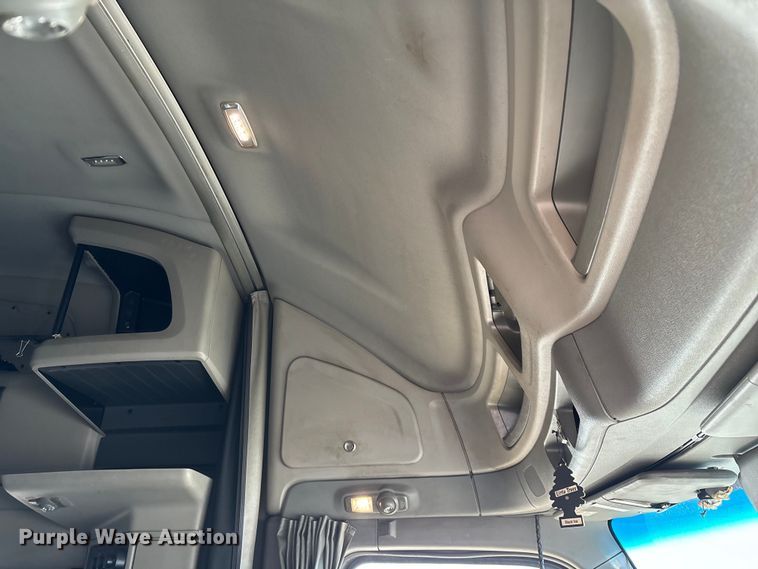 image for item FG0003 2020 Peterbilt 579 semi truck